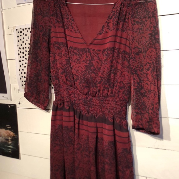 Urban Outfitters Dresses & Skirts - Printed chiffon mini dress